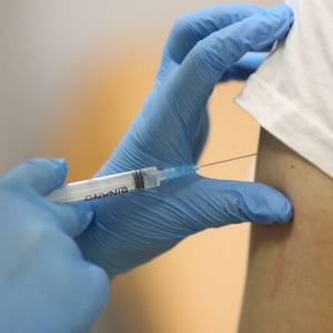 В Австрии политики получили вакцину от коронавируса вне очереди