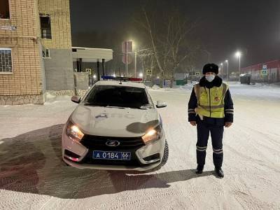 На Урале экипаж ГИБДД спас жизнь водителю с гипертоническим кризом