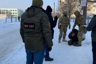 В Сумской области задержали военного, который продавал пластид