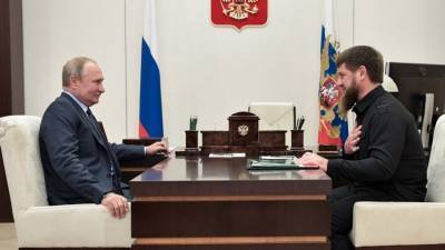 Путин поздравил Кадырова с ликвидацией боевиков «последнего амира Чечни»