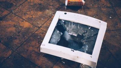 Пьяный клиент разбил два монитора в магазине электронной техники на Савушкина
