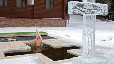 Путин спросил о самочувствии участвовавших в купаниях на Крещение