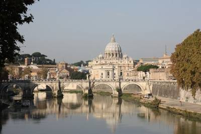 Ватикан начал вакцинировать бездомных Рима