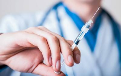 Опрос: Половина украинцев не готовы вакцинироваться от COVID-19