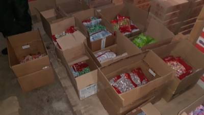 Астраханские таможенники изъяли из продажи более 190 кг конфет фабрики экс-президента Украины