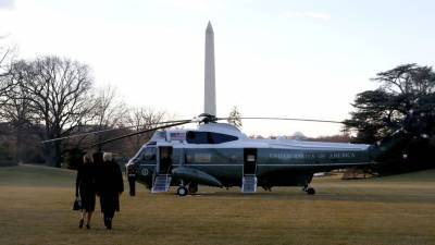 Дональд и Мелания Трамп покинули Белый дом