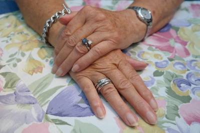 Полоски на ногтях говорят о проблемах сердечно-сосудистой системы