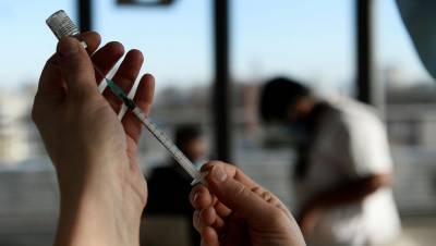 Pfizer сообщает об эффективности вакцины против «британского» штамма COVID