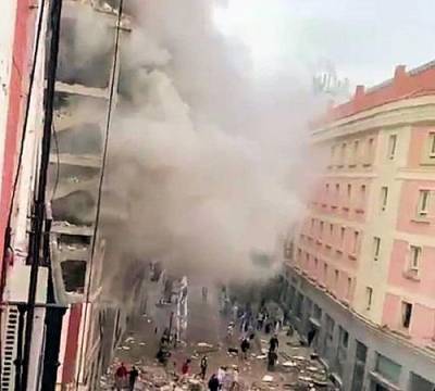 В центре Мадрида прогремел мощный взрыв. Одно из зданий почти полностью разрушено, возможно есть жертвы и раненые