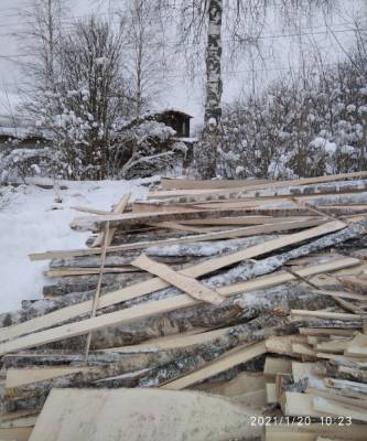Замерзающей пенсионерке в Лихославле привезли запас дров