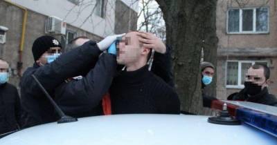 Убил, отрезал голову и закурил: в Одессе мужчина убил своего отца (фото, видео)