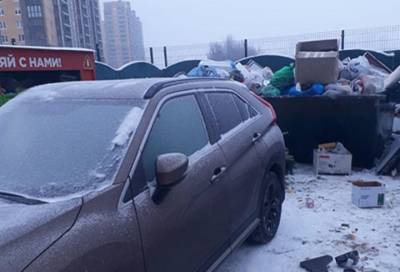 В январе припаркованные машины жителей Ленобласти 70 раз сорвали график вывоза мусора