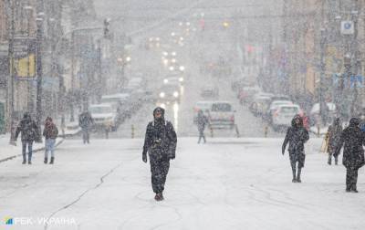 Резкое потепление в Киеве: жителей предупредили о риске падения сосулек