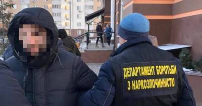 В Киеве мужчина за 500 грн подделывал справки об отрицательном тесте на COVID-19