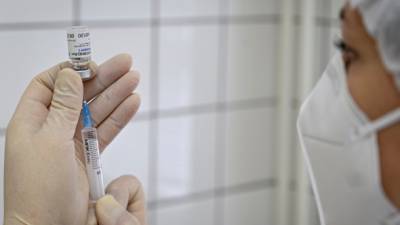 Венгрия предварительно одобрила российскую вакцину "Спутник V" для использования