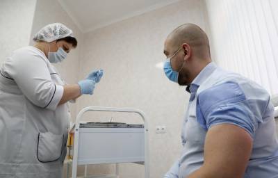 У Зеленского заявили о принудительной вакцинации Крыма "неизвестно чем"