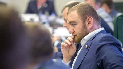Защита экс-сенатора Арашукова не согласна с решением суда о продлении ареста