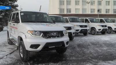 В Башкирии медучреждениям передали 25 новых автомобилей