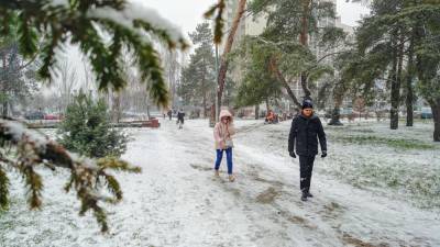 Оттепель с температурными качелями прорвалась в Украину, но морозы пока не отступают: "От -24 до +7..."