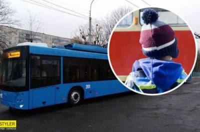 Никто не заступился: в Ровно кондуктор выгнала из троллейбуса ребенка в лютый мороз