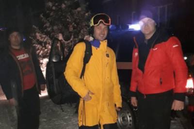 Спасатели спустя пять часов отыскали в Карпатах заблудившегося лыжника