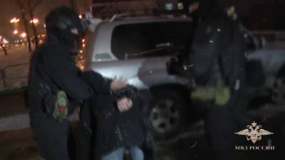 На Сахалине задержали мошенников, притворявшихся всевластными силовиками