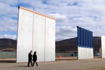 Байден распорядился остановить строительство стены на границе с Мексикой