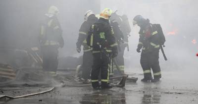 В Якутии потушили пожар в жилом доме на площади 300 "квадратов"
