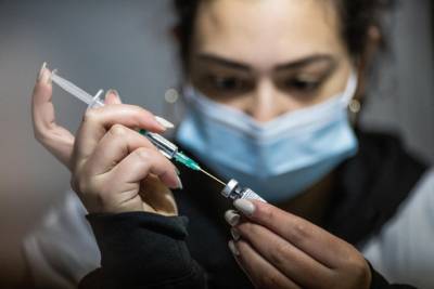 В Израиле приостановили вакцинацию для пациентов от 35 до 40 лет