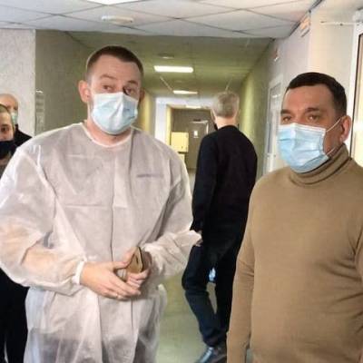 Мэр Новокузнецка проверил, как проходит вакцинация от коронавируса в поликлинике