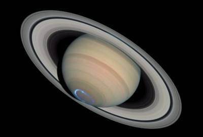 Ученые выяснили причину наклона оси вращения Сатурна