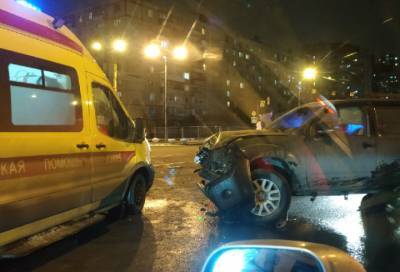 Девушка пострадала в массовой аварии в Невском районе Петербурга