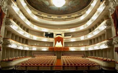Коронавирус уменьшил количество спектаклей в петербургских театрах на 42%