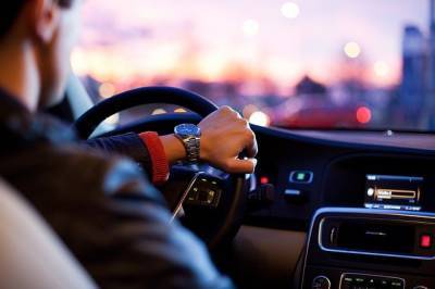 Более 2,6 тысяч петербургских водителей временно лишены прав за неуплату алиментов