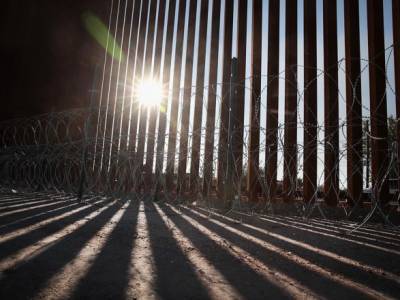 Мексика приветствовала решение президента США остановить строительство стены на общей границе