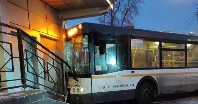 Прокуратура проверит наезд автобуса на здание кинотеатр в Электростали