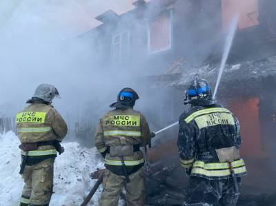 В Уфе 25 человек эвакуировали из горящей двухэтажки