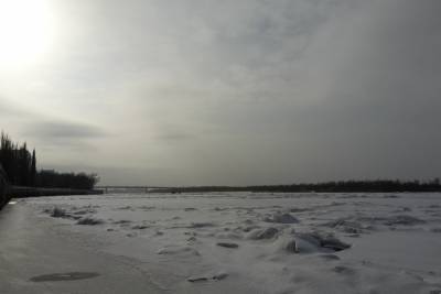 В Астраханской области ребенок провалился под лед и погиб