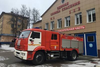 Две иномарки горели ночью в Смоленске на Николаева