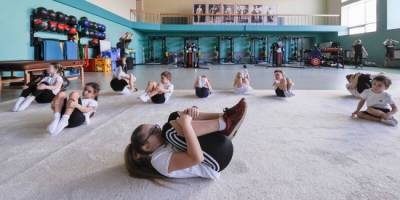 В Москве возобновляется работа колледжей, кружков и спортивных секций