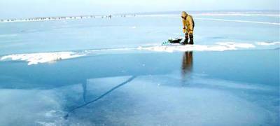 Рыбак погиб на озере в Карелии, где оторвалась льдина