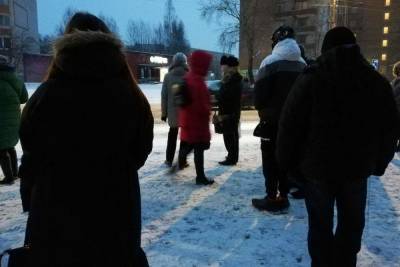 Жителям Запсковья пришлось мерзнуть на морозе в ожидании автобусов