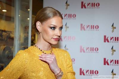 Ходченкова вызвала восхищение россиян фотографией без макияжа и штанов