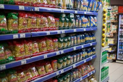 В России предлагают ограничить цены на макароны, яйца и картофель