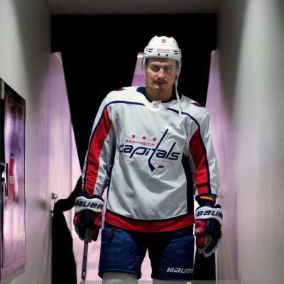 Кузбассовца отстранили от игр в НХЛ и тренировок за нарушение антиковидных мер