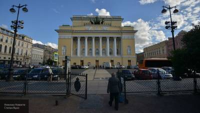 Количество спектаклей в Петербурге сократилось на 42% из-за COVID-19