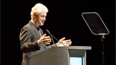 СМИ заметили спящего Билла Клинтона на инаугурации Байдена