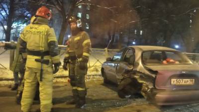 Водитель в Петербурге забыл про тормоз и раскидал 5 авто на светофоре