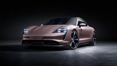 Названа стоимость самой доступной версии Porsche Taycan для России