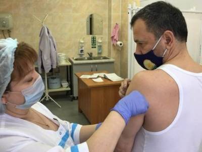 Переболевший коронавирусом вице-спикер Курултая сделал прививку от COVID-19